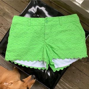 • Lilly Pulitzer Walsh Short Kelly Green Eyelet •